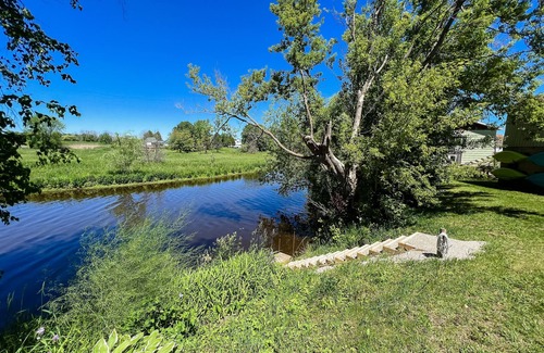 Algoma Apartamento | Waterfront 3 bedroom upper vacation home.