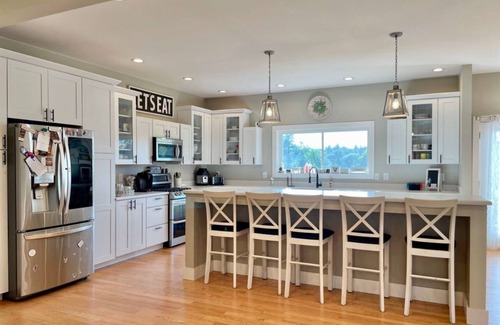 Colton Casa | Waterfront 4 bedroom 2.5 bathroom with swimming pool- sleeps 7.