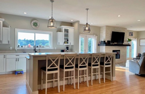 Colton Casa | Waterfront 4 bedroom 2.5 bathroom with swimming pool- sleeps 7.