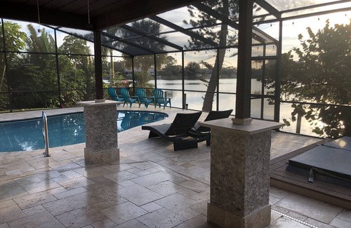 Bay Port Colony Casa | Waterfront Casa de 4 dormitorios en la hermosa bahía de Tampa