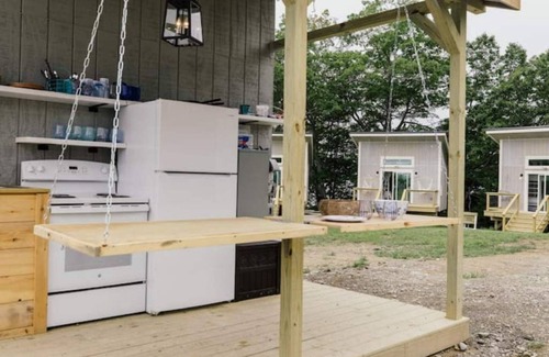 Winterport Cabina | Waterfront 4-Cabin Village