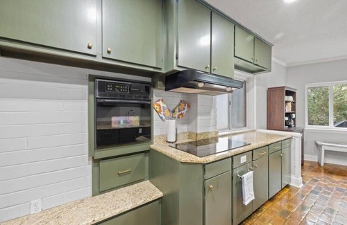 Mobile Casa | Waterfront 4BR Retreat - Pool, RV Boat, Beach, 20+