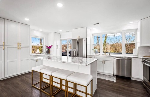 Glen Burnie Casa | Waterfront 5 Bedroom Near BWI/Annapolis/Baltimore
