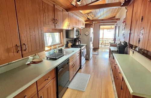 North Sebago Casa | WATERFRONT 5 BEDROOMS AND 2 BATHROOMS