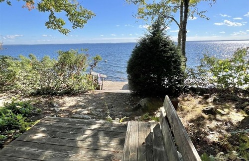 North Sebago Casa | WATERFRONT 5 BEDROOMS AND 2 BATHROOMS