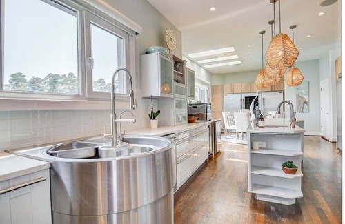 Northeast Virginia Beach Villa | Waterfront 5BR Luxury Retreat w/ Pool,Chef’s Kitchen–Sleeps 14 in Virginia Beach