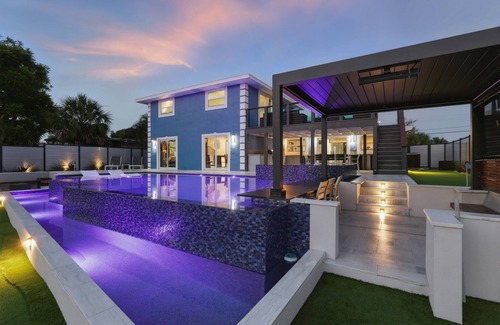 Bayshore Gardens Casa | Waterfront 5BR Luxury Home – Pool, Spa, Boat Lift, Putting Green, Fire Pit