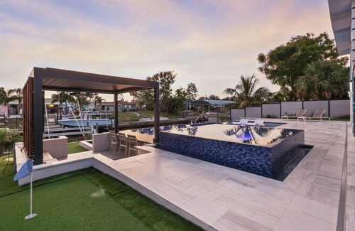 Bayshore Gardens Casa | Waterfront 5BR Luxury Home – Pool, Spa, Boat Lift, Putting Green, Fire Pit
