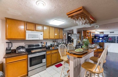 Nassau Bay Casa | Waterfront 5BR w/ Game Room, Near Space Center