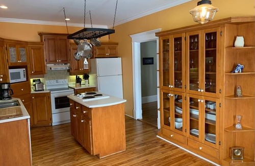 Summerside Casa | Waterfront 6 bedroom (8 beds) , 51/2 bath house in Summerside, Pei.