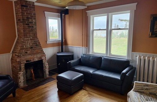 Summerside Casa | Waterfront 6 bedroom (8 beds) , 51/2 bath house in Summerside, Pei.