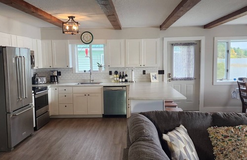 Arcadia Casa | Waterfront House, AC, Newly Remodeled, 8 Kayaks, 4 SUP, Rowboats