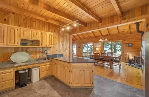 Alton Bay Cabina | Waterfront at Winnipesaukee with incredible views!! Boat Required