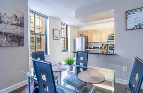 Harbor East Apartamento | Waterfront Baltimore 2BR Furnished Apartment apts