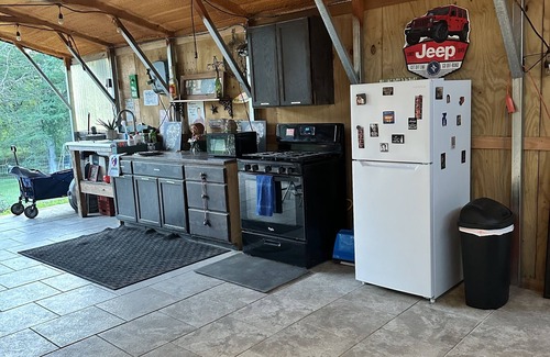 Bandera Cabina | Waterfront Bandera Rustic Cabin on River-pet friendly