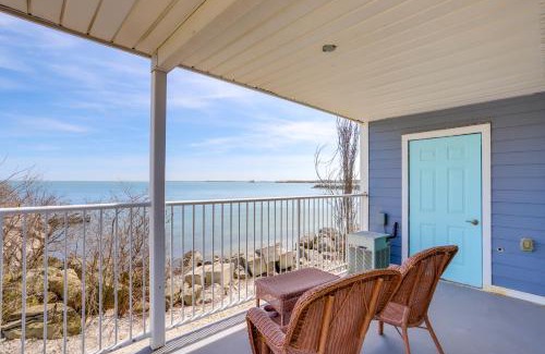 Put-in-Bay Apartamento | Waterfront Bass Island Retreat with Balcony and TV