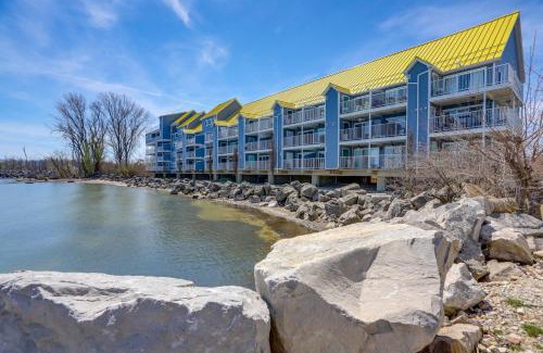 Put-in-Bay Apartamento | Waterfront Bass Island Retreat with Balcony and TV