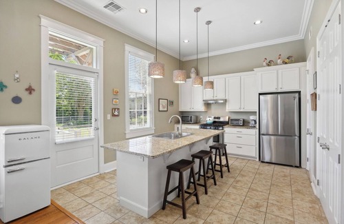 Bayou St. John Casa | Waterfront Bayou St. John Jazz Fest neighborhood!