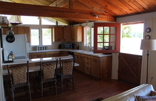 Suquamish Casa | Waterfront Beach Cottage Retreat