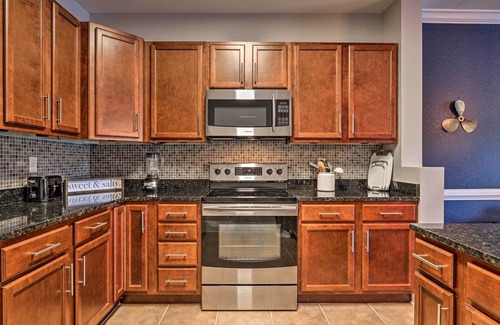 Bean Station Condominio | Waterfront Bean Station Condo w/ Balcony & Views!