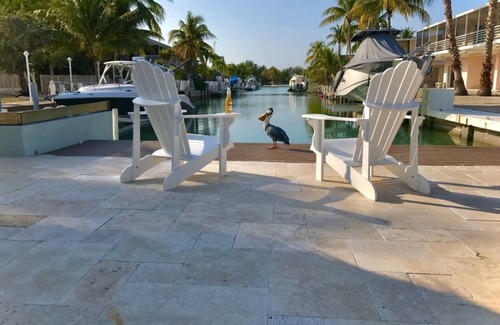 Toll Gate Shores Casa | Frente al mar bellamente renovado 6 dormitorios 4 baños, compuesto familiar cerrado.