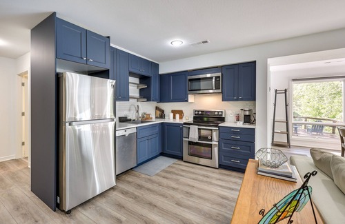 Sylvan Shores Apartamento | Waterfront Beaver Lake Apt w/ Deck