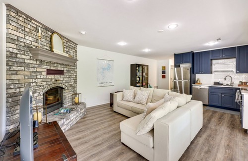 Sylvan Shores Apartamento | Waterfront Beaver Lake Apt w/ Deck