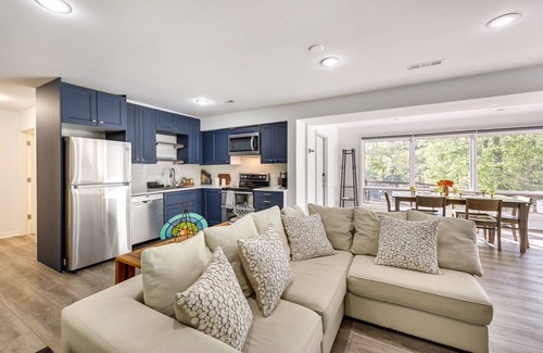Sylvan Shores Apartamento | Waterfront Beaver Lake Apt w/ Deck