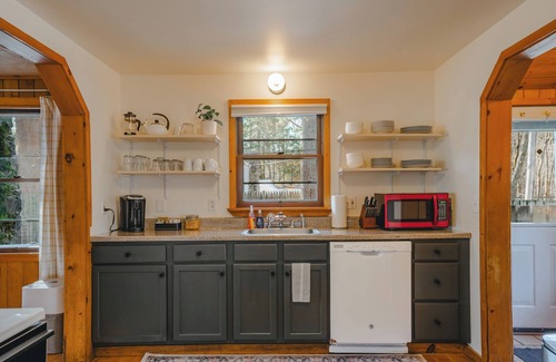 Corinth Cabina | Waterfront Birch Cabin near Saratoga, Lake George