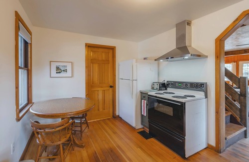 Corinth Cabina | Waterfront Birch Cabin near Saratoga, Lake George