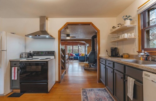 Corinth Cabina | Waterfront Birch Cabin near Saratoga, Lake George