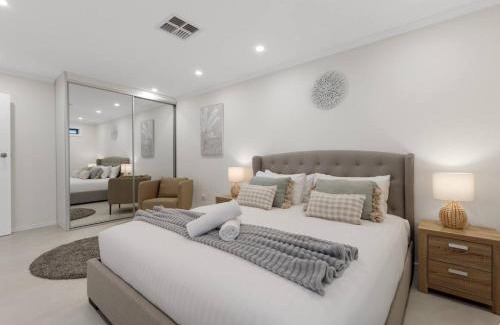 Buff Point Casa | Waterfront Bliss Stunning Views with Kayaks