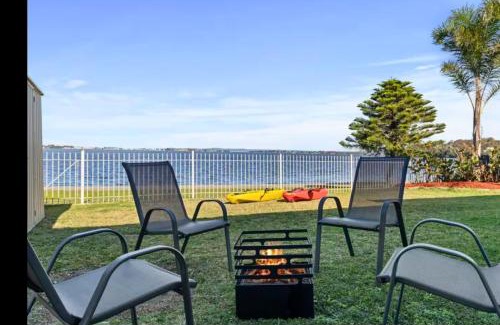 Buff Point Casa | Waterfront Bliss Stunning Views with Kayaks