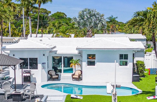 South New River Isles Casa | Waterfront Bungalow Heated Pool Pineapple Key