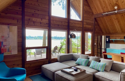 Vashon Island Cabina | Waterfront Burton Loop - The Very Best Of Vashon, cozy cabin with a harbor view.
