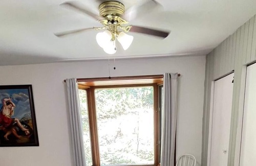 Sainte-Ann-des-Lacs Cabaña | Waterfront 2BR + 1 Bath Chalet Le 137