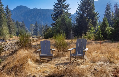 Randle Cabina | Waterfront Cabin at White Pass, Mt. Rainier