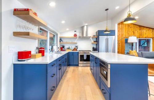Packwood Casa | Waterfront Cabin at White Pass, Mt. Rainier