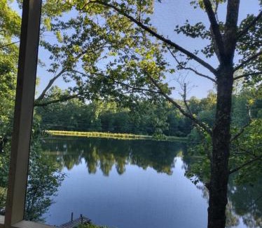 Murphy Casa | Waterfront cabin in the woods