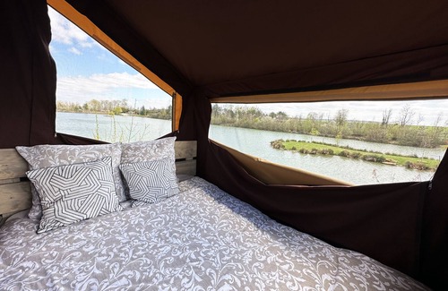 Gravon Cabina | Waterfront cabin on stilts