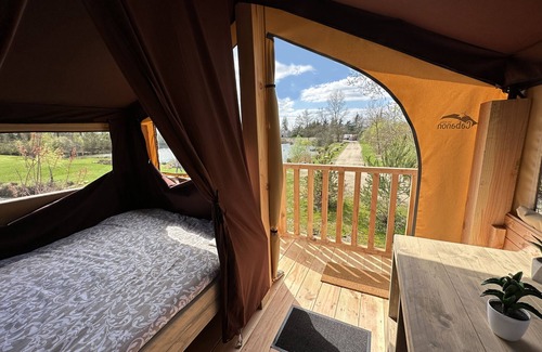 Gravon Cabina | Waterfront cabin on stilts