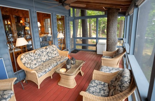 Oxford Cabina | Waterfront Cabin on Thompson Lake - Enveloped by Serene Pines