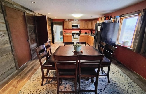 St. Joseph Cabina | Waterfront Cabin w/ Sunset View, WiFi, HUGE yard, and Fire-pit!