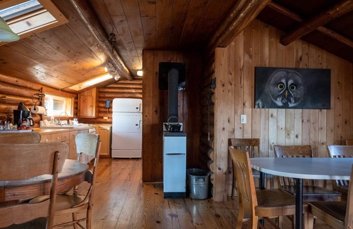 Belfair Casa | Waterfront cabin with hot tub, fire place