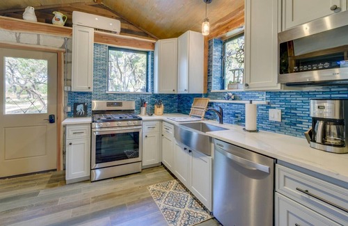 Rocky Ridge Casa | Waterfront Cabins on Lake Travis - Deep Cove