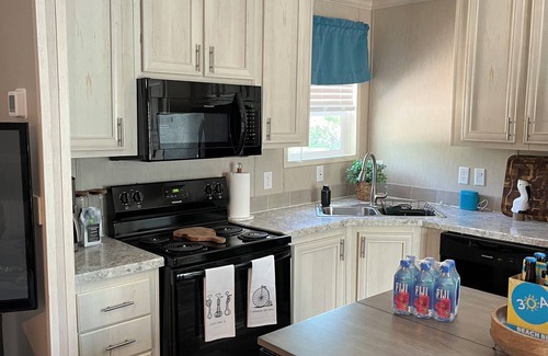 Freeport Casa | Waterfront canal cottage with bay access