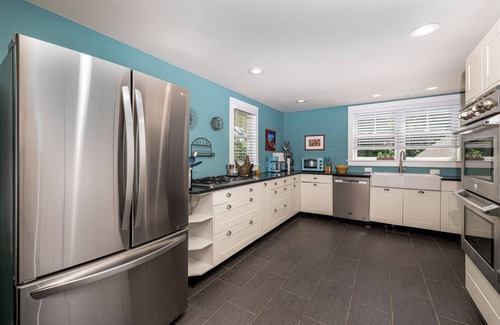 Cape May Cabaña | Waterfront Cape May canal property 5min to beach landscaped grounds