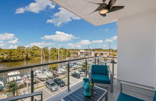 Merritt Island Condominio | Waterfront Captain's Stateroom