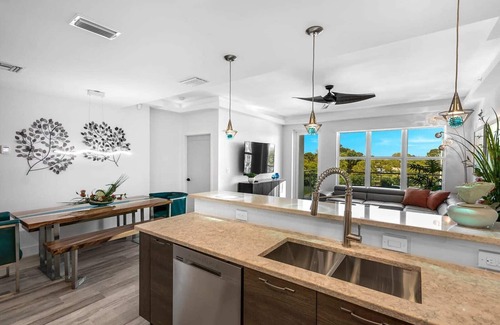 Merritt Island Condominio | Waterfront Captain's Stateroom