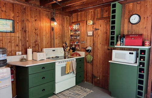 Huntsville Cabaña | Waterfront Classic Family Cottage in Huntsville, Muskoka